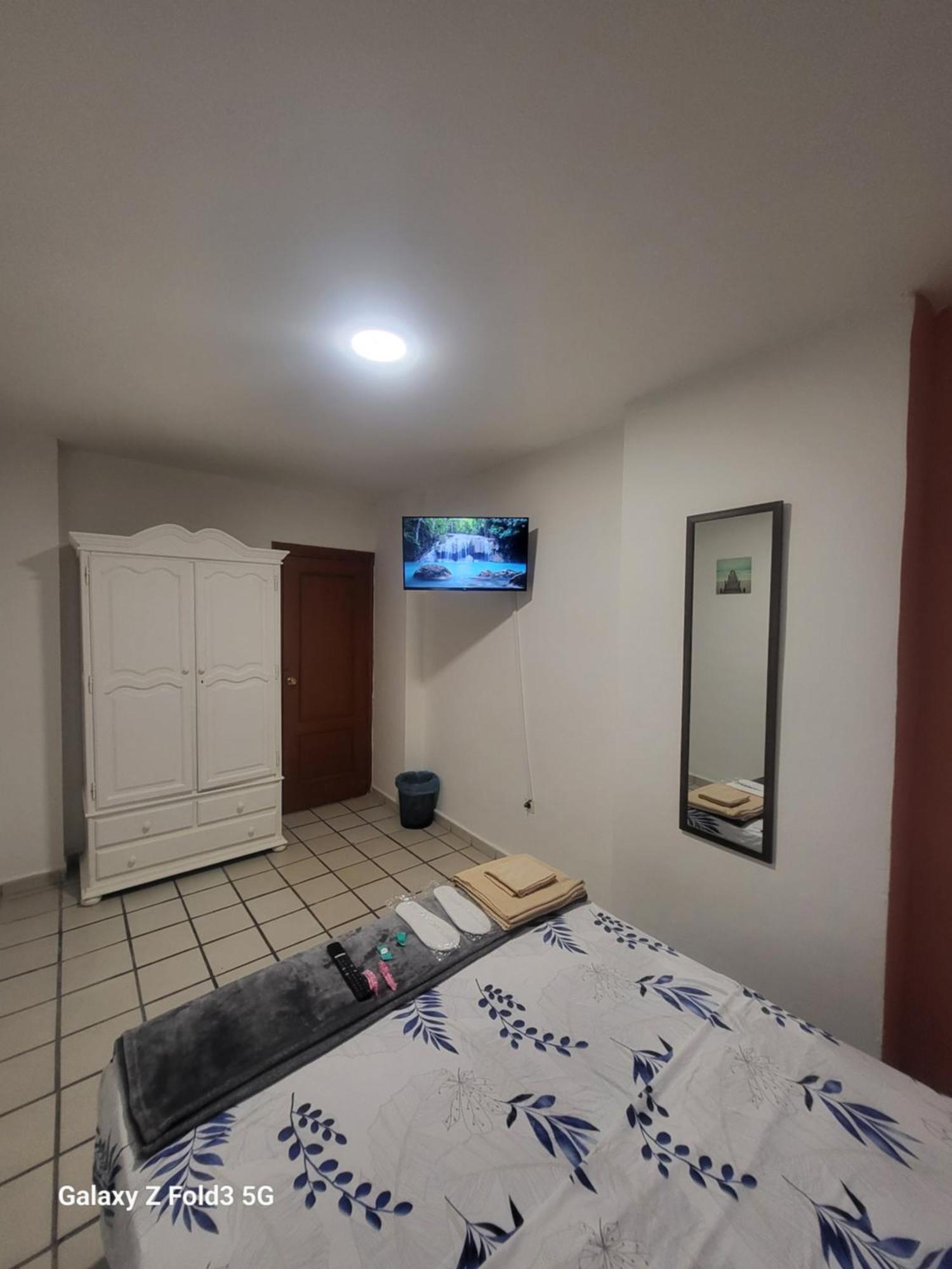Habitacion Muy Centrica. Granada Esterno foto